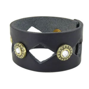 Bracciale in cuoio rombo con fori e strass