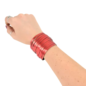 Bracciale laminato rosso in pelle luminosa