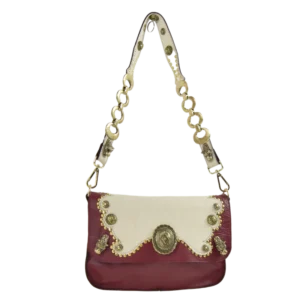 Borsa in stile country in pelle morbida color beige e rosso. borchiata a mano con dettagli oro e borchie a forma di testa di tigre.