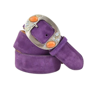 Cintura in pelle scamosciata color viola. Fibbia ovale impreziosita da simil pietre ambra e strass boreali.
