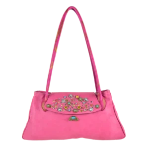 borsa in pelle rosa d portare a spalla e borchiata con strass e pietre colorate.